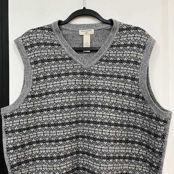Dockers Men’s Gray Patterned Sweater Vest Size Large Preppy Academia Acrylic - Picture 2 of 5